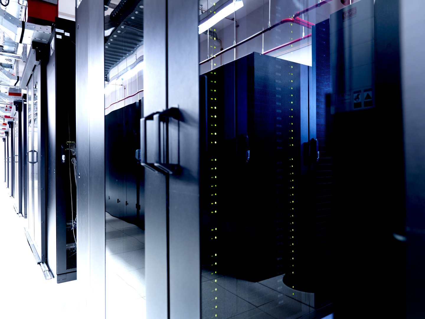 Sydney Syd 12 Data Centers Leaseweb - S3 Sydney, расположенный в Артармоне, всего в 9 км от центрального делового района Сиднея, предлагает организациям более 20 000 м2 ИТ-пространства и 80 МВт критической мощности. Техническое пространст