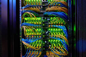 DUS 5 Data Centers Myloc A Wiit Company - Испытайте доступные и безопасные решения для ИТ-инфраструктуры с myLoc. От восьмых стоек до стоек высотой 46U — мы предлагаем ряд вариантов, включая стойки для нескольких площадок для резервирования.