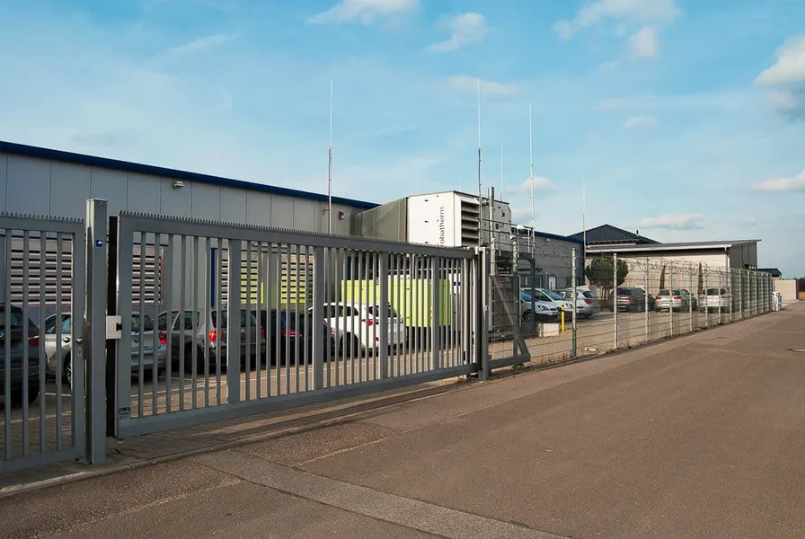 LIM 2 Data Centers Myloc A Wiit Company - Откройте для себя доступные и безопасные решения колокейшн для вашей ИТ-инфраструктуры с помощью myLoc. От небольших стоек до установок на нескольких площадках — мы предлагаем идеальное решение как дл