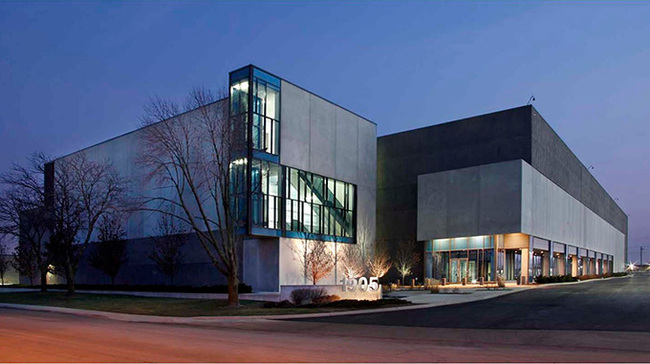 CH3 Elk Grove Data Centers Equinix - Расположенный в 25 милях от Чикаго в Элк-Гроув, CH3 соединен с нашим кампусом Cermak IBX (CH1, CH2 и CH4), обеспечивая прямую связь с компаниями, расположенными на всех наших объектах в Чикаго. CH3 ра