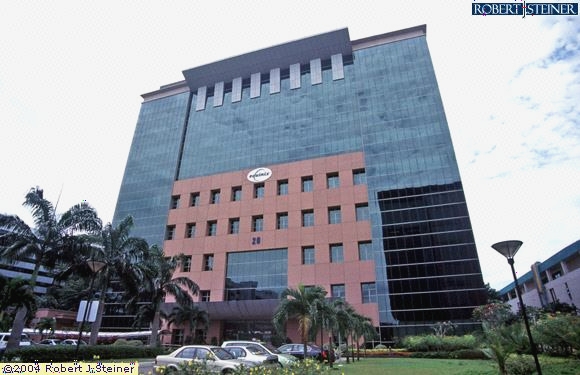 SG1 Singapore Data Centers Equinix - Центр обработки данных Equinix SG1 International Business Exchange™ (IBX), являющийся частью кампуса Equinix Singapore One-North, расположен рядом с SG3 и соединен с SG2 через высокоскоростное метро.