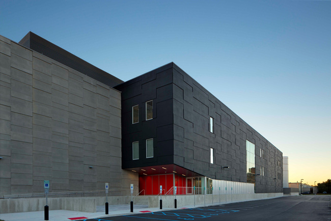 NY5 Secaucus Data Centers Equinix - Расположенный на территории кампуса Equinix Secaucus NJ, NY5 имеет прямое соединение с массовыми финансовыми услугами и экосистемами электронной торговли, рекламной биржей Equinix Ad-IX и Equinix Clou