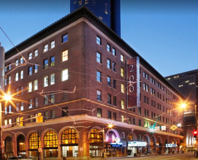 AT1 Atlanta IBX Data Centers Equinix - Расположенная в самом сердце Атланты на Пичтри-стрит, компания AT1 предлагает полный спектр услуг колокейшн, межсетевого соединения и поддержки премиум-класса. Здесь размещается широкий спектр безопас