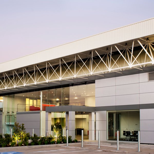 SY1 Mascot Data Centers Equinix - Equinix International Business Exchange™ (IBX) SY1 является частью кампуса Equinix Sydney, самого взаимосвязанного кампуса центров обработки данных в Австралии. Являясь одним из самых плотных сетевых