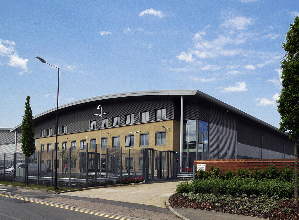 LD5 Slough Data Centers Equinix - Это один из многих современных центров IBX в ключевых мегаполисах по всему региону EMEA, которые предлагают полный спектр услуг колокейшн, межсетевого взаимодействия и поддержки премиум-класса для шир