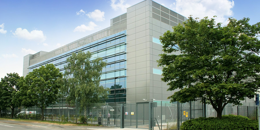 LD6 Slough Data Centers Equinix - Международная деловая биржа LD6 Equinix™ (IBX) — это флагманское учреждение, созданное для удовлетворения растущего спроса на услуги в регионе. Это наше третье учреждение в кампусе Лондонского Слау, с