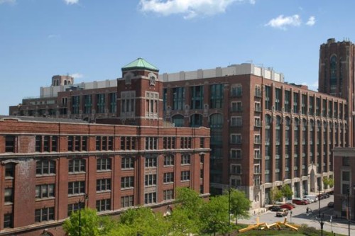 CH4 Chicago Data Centers Equinix - CH4 расположен в кампусе Cermak IBX, недалеко от одного из десяти крупнейших мировых финансовых центров и штаб-квартир многих транснациональных корпораций, а также членов финансовой экосистемы Equinix