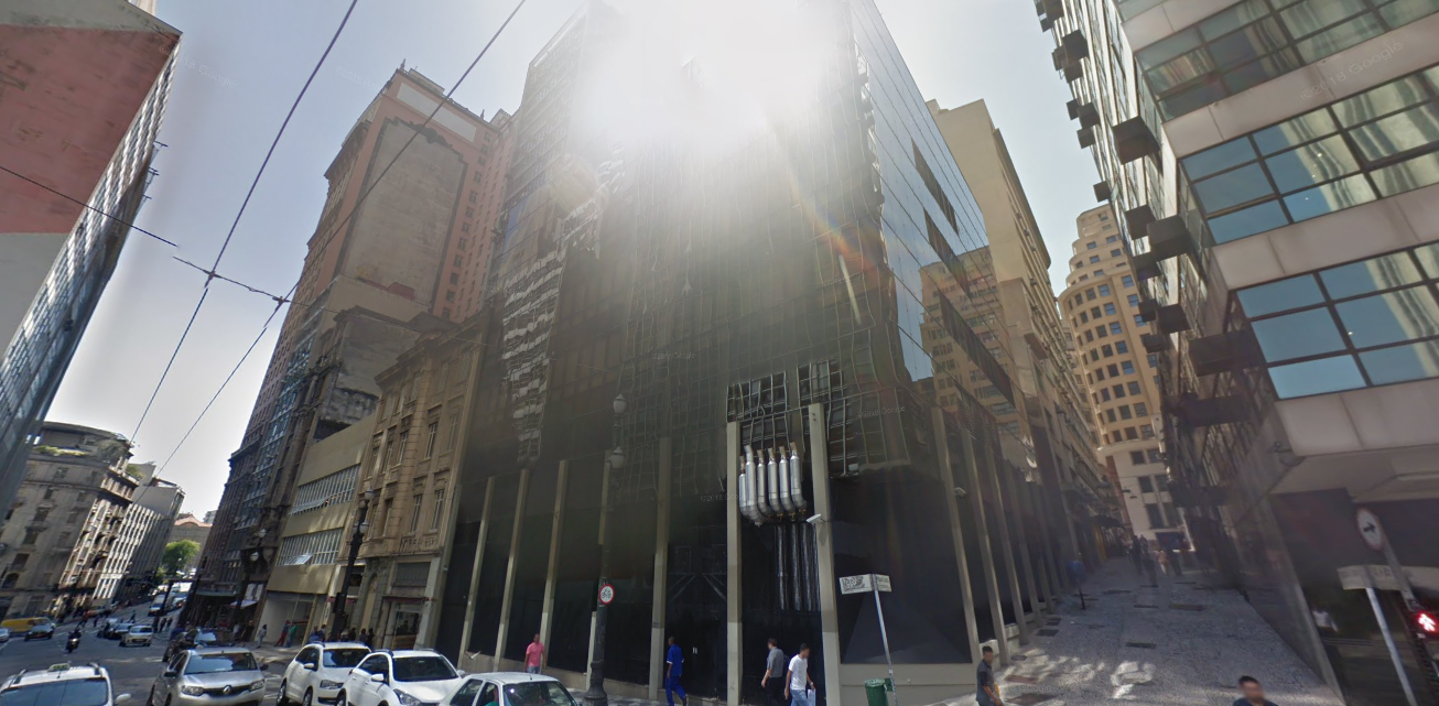 SP1 Centro Data Centers Equinix - SP1 — это один из наших современных центров обработки данных Equinix International Business Exchange™ (IBX) в Сан-Паулу, предлагающий услуги колокейшн премиум-класса, высокопроизводительную инфраструк