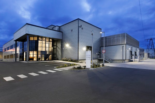 DB4 Ballycoolin Data Centers Equinix - DB4 — одно из многих предприятий Equinix International Business Exchange™ (IBX) с широкими связями в Ирландии, предлагающее полный спектр премиальных услуг по колокейшену, взаимоподключению и поддержк