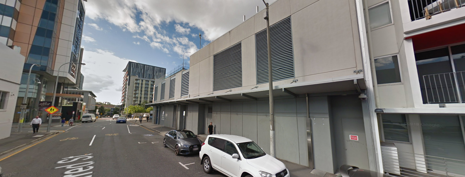 BR1 Brisbane Data Centers Equinix - Equinix BR1, расположенный недалеко от центрального делового района Брисбена, представляет собой центр обработки данных, независимый от операторов связи, с доступом к нескольким сетевым провайдерам. Э