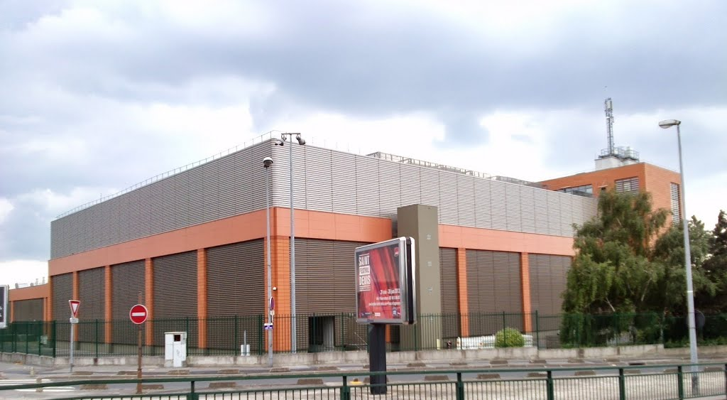 PA3 Saint-Denis Data Centers Equinix - PA3 IBX is a purpose built highly specified data center with meeting and office space. It is in a prime location less than 15 minutes from the center of Paris with excellent communication, transport a