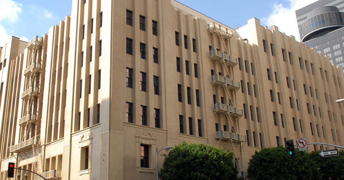 LA1 Los Angeles Data Centers Equinix - Расположенная в центре Лос-Анджелеса компания LA1 предлагает клиентам сетевые стратегии для компаний, занимающихся интернет-контентом и развлечениями, стремящихся быстро достичь своих конечных пользов