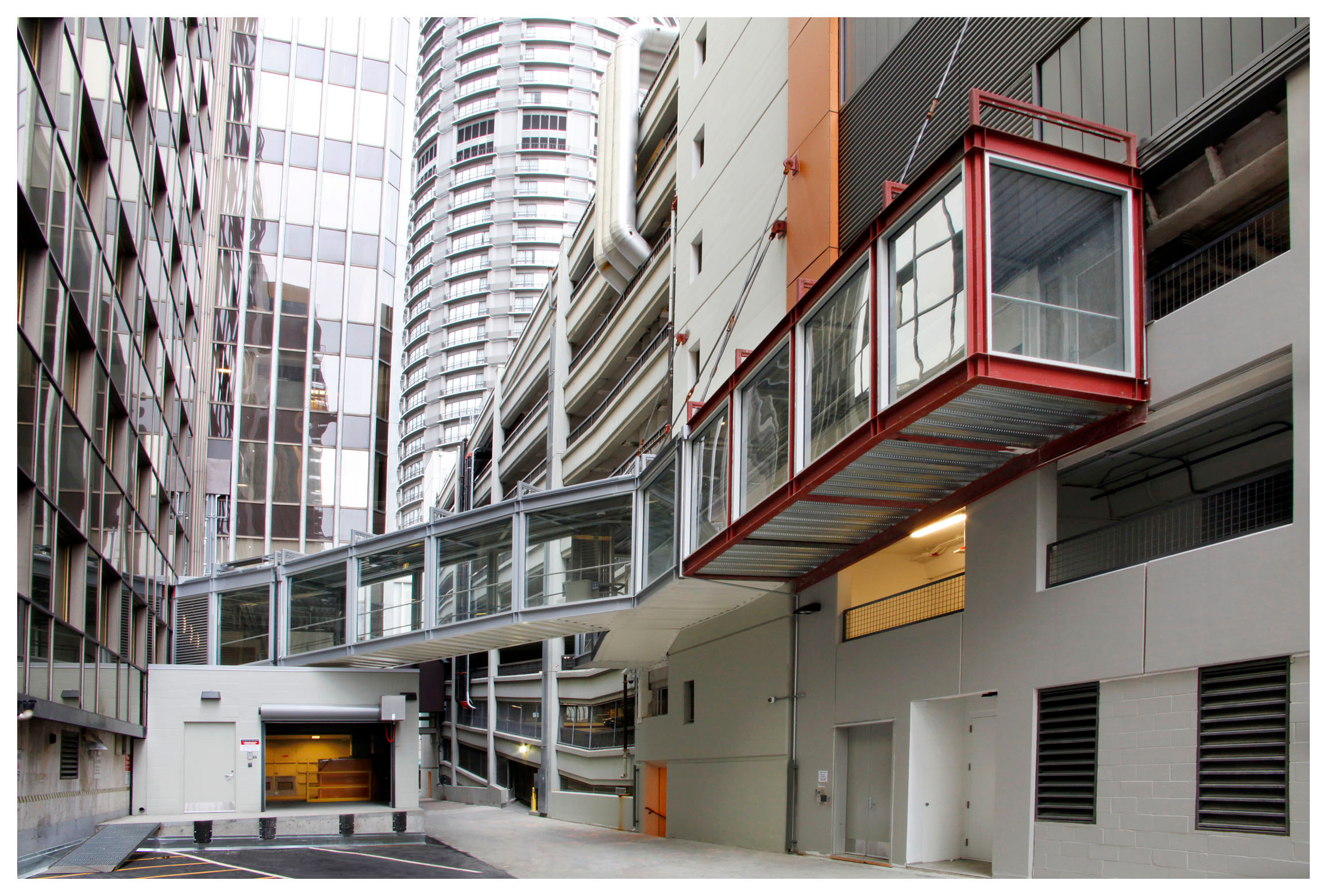 SE3 Seattle Data Centers Equinix - SE3, расположенный в кампусе Equinix в центре Сиэтла, предлагает доступ с малой задержкой к основным облачным провайдерам через Equinix Cloud Exchange™, а также доступ к Seattle Internet Exchange (SIX