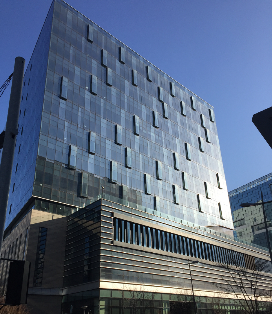 SL1 Seoul Data Centers Equinix - Equinix помогает повысить эффективность бизнеса, соединяя компании со своими клиентами и партнерами внутри самых сетевых центров обработки данных в мире. Открытый в 2019 году SL1 Equinix International