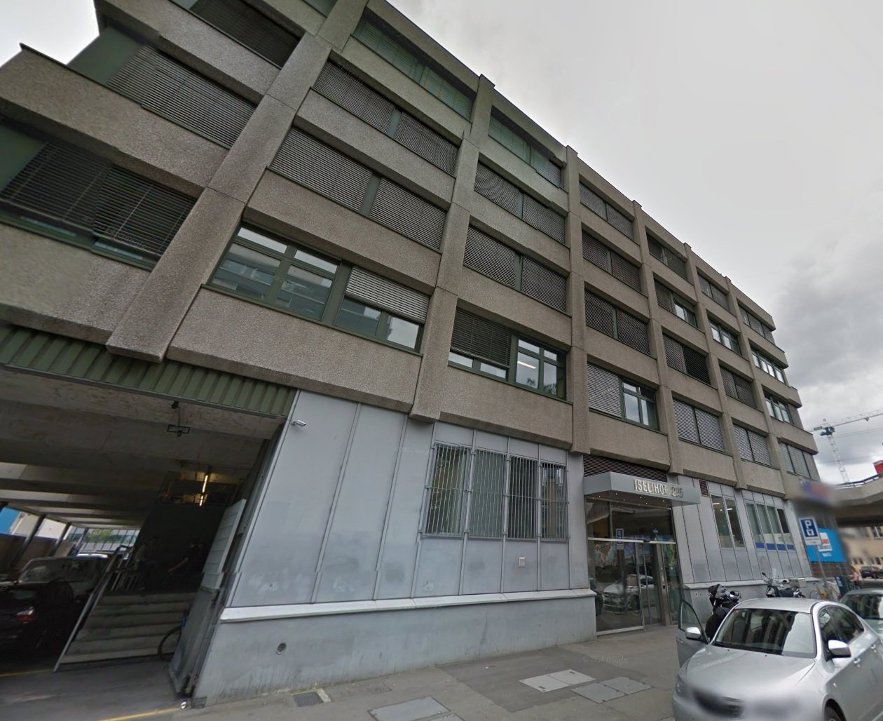 ZH2 Zurich Data Centers Equinix - ZH2 IBX — это специально построенный специализированный центр обработки данных с помещениями для встреч и офисами. Он находится в отличном месте в самом центре Цюриха с отличным сообщением, транспорто