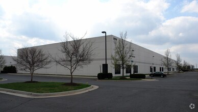 DC5 Ashburn Data Centers Equinix - DC5, расположенный в нашем кампусе Эшберн в Вирджинии, предлагает клиентам доступ к одному из трех крупнейших пиринговых рынков обмена и крупнейшей пиринговой бирже на восточном побережье США. Он имее