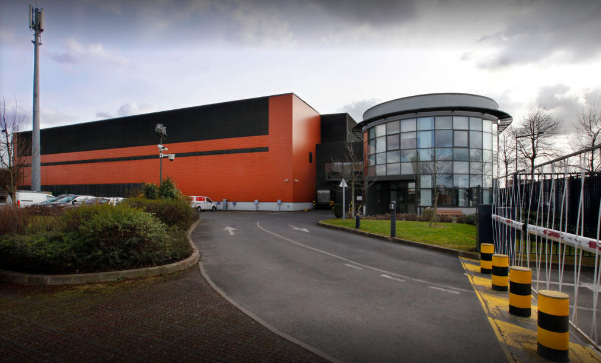 PA6 Aubervilliers Data Centers Equinix - PA6 — это цифровой хаб с широкими возможностями подключения, известный своей развитой инфраструктурой и прочными связями с другими Equinix International Business Exchange™ (IBX) в Париже. Расположенны