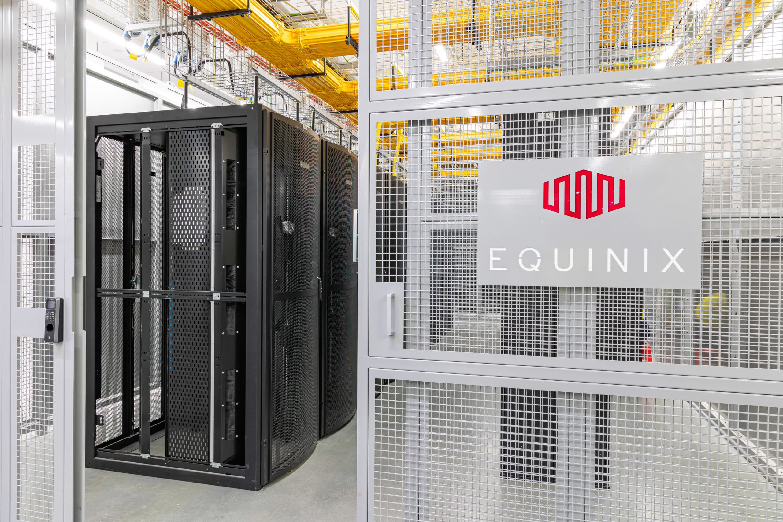 PE3 Perth IBX Data Centers Equinix - Equinix превосходно справляется с повышением эффективности бизнеса, обеспечивая надежные связи компаний со своими клиентами и партнерами. Это достигается благодаря их тесно взаимосвязанным центрам обр