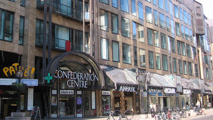 GV1 Geneva Data Centers Equinix - GV1 IBX — это специально построенный специализированный центр обработки данных с помещениями для встреч и офисами. Он находится в отличном месте в самом центре Женевы с отличным сообщением, транспорто