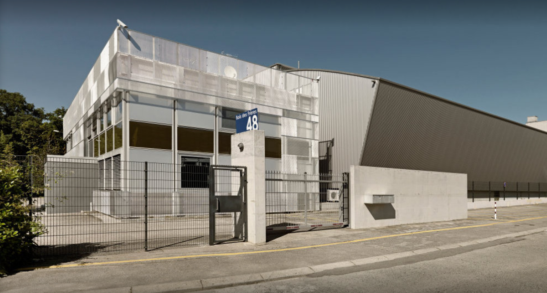 GV2 Lelignon Data Centers Equinix - Это один из многих современных центров IBX в ключевых мегаполисах Европы, которые предлагают полный спектр услуг колокейшн премиум-класса, межсетевого соединения и поддержки для широкого спектра безоп