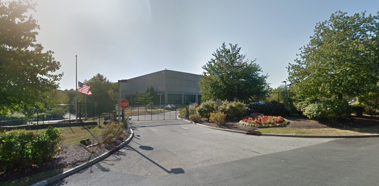 NY13 Elmsford Data Centers Equinix - Нью-йоркский центр обработки данных NY13 в Элмсфорде, штат Нью-Йорк, идеально подходит для клиентов с крупными развертываниями, рассчитанными на взрывной рост объема данных.