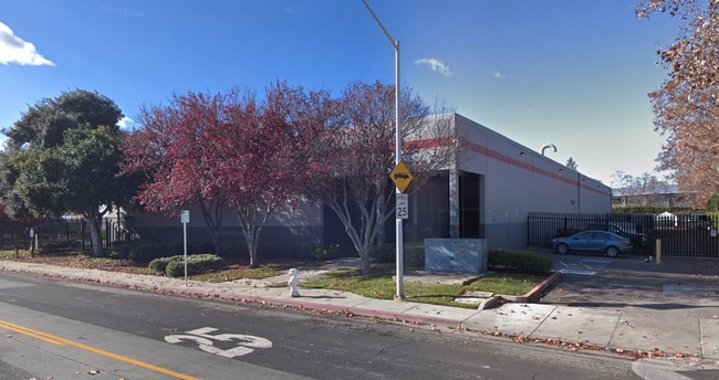 SV17 Silicon Valley Data Centers Equinix - Международная деловая биржа Equinix (IBX) SV17 — это место для связи с ключевыми компаниями, занимающимися программным обеспечением, информационными технологиями, инжинирингом, компьютерами, интернет-