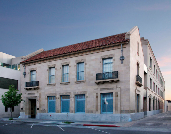 SV8 Palo Alto Data Centers Equinix - Расположенный в Пало-Альто, штат Калифорния, SV8 предлагает прямое подключение ко всем основным поставщикам облачных услуг через Equinix Cloud Exchange™, а также к богатой экосистеме поставщиков сетев