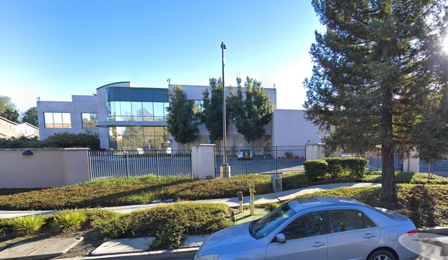 SV6 Sunnyvale Data Centers Equinix - Расположенный в Саннивейле, Калифорния, SV6 предлагает прямой доступ к богатой экосистеме поставщиков облачных и ИТ-услуг, доступ ко всем основным поставщикам облачных услуг через Equinix Cloud Exchan