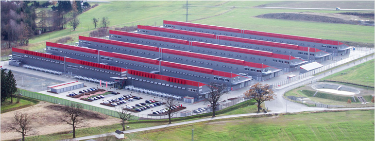 Park Falkenstein Data Centers Hetzner - Воспользуйтесь первоклассными услугами колокейшн в сертифицированном по стандарту ISO 27001 онлайн-центре обработки данных Hetzner в Фалькенштайне/Фогтланде. Удобно расположен всего в 30 минутах езды