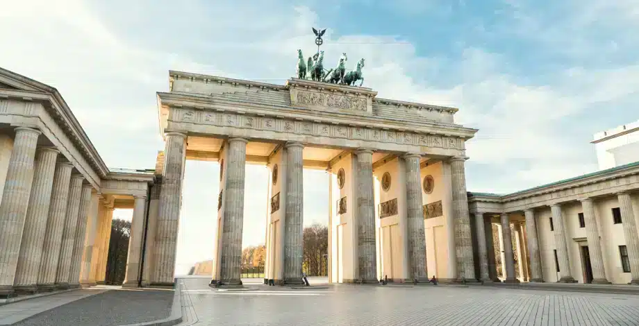 Berlin - Берлин — это не только оживлённый культурный центр, но и самый густонаселённый город Германии с населением 3,7 миллиона человек, а также лучшее в Европе место для стартапов и масштабирования бизнеса.