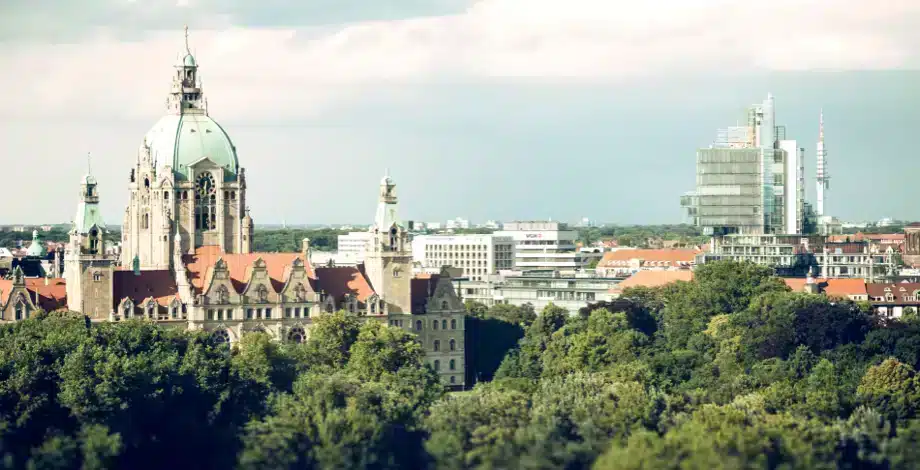 Ганновер - Будучи столицей земли Нижняя Саксония и крупным транспортным узлом, Ганновер является стратегически важным местом для размещения центра обработки данных nLighten. Город также является одним из важнейш