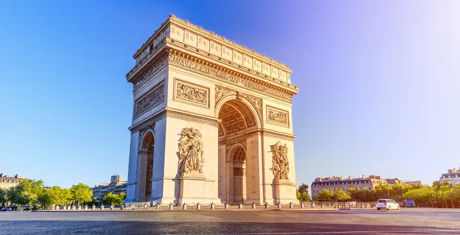 Париж - Центр обработки данных расположен на севере Парижа, недалеко от автомагистрали A1 и всего в 25 минутах езды на автомобиле от парижского аэропорта имени Шарля де Голля. Как и другие объекты nLighten